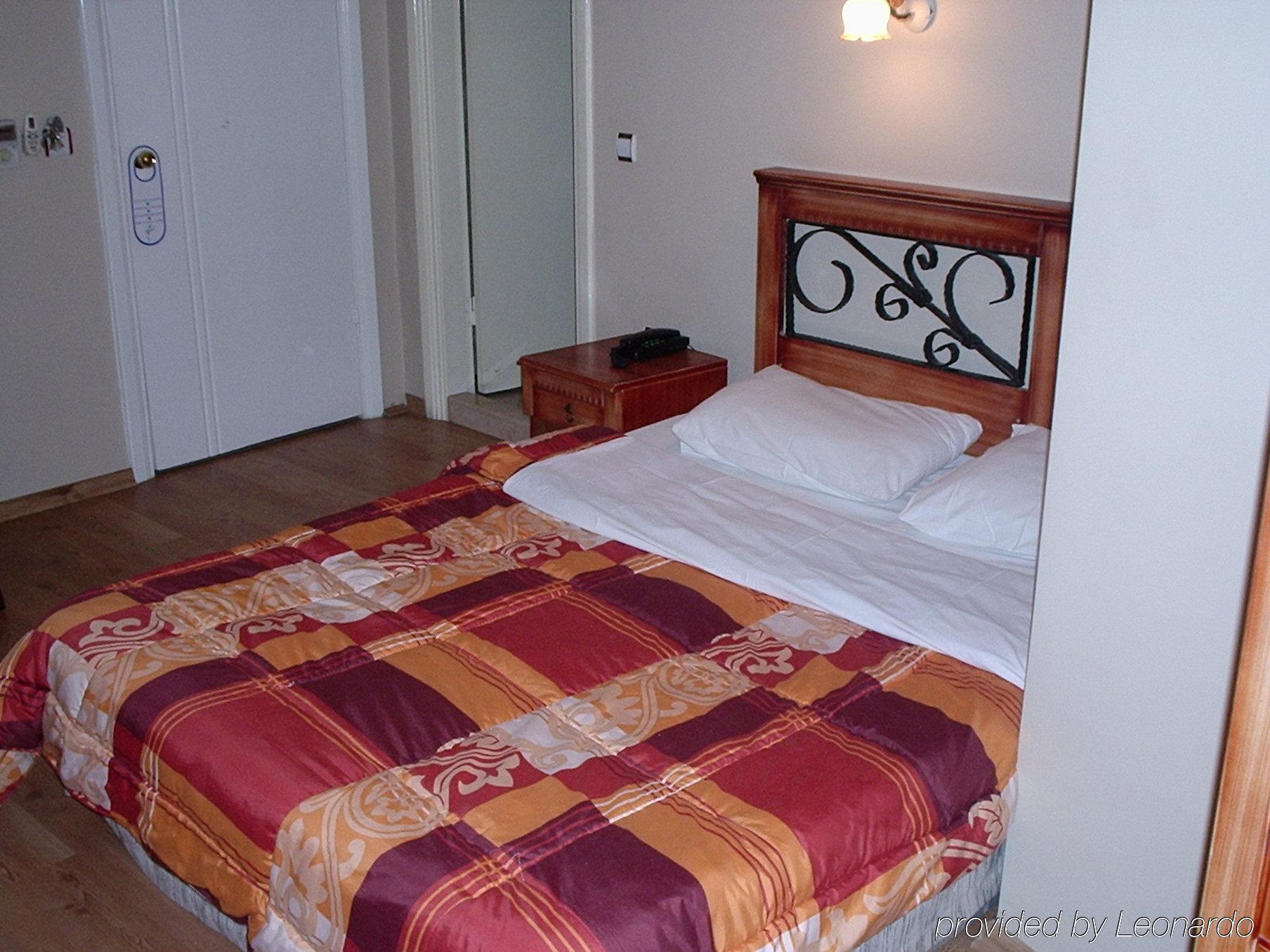 Hotel Antik 2*
